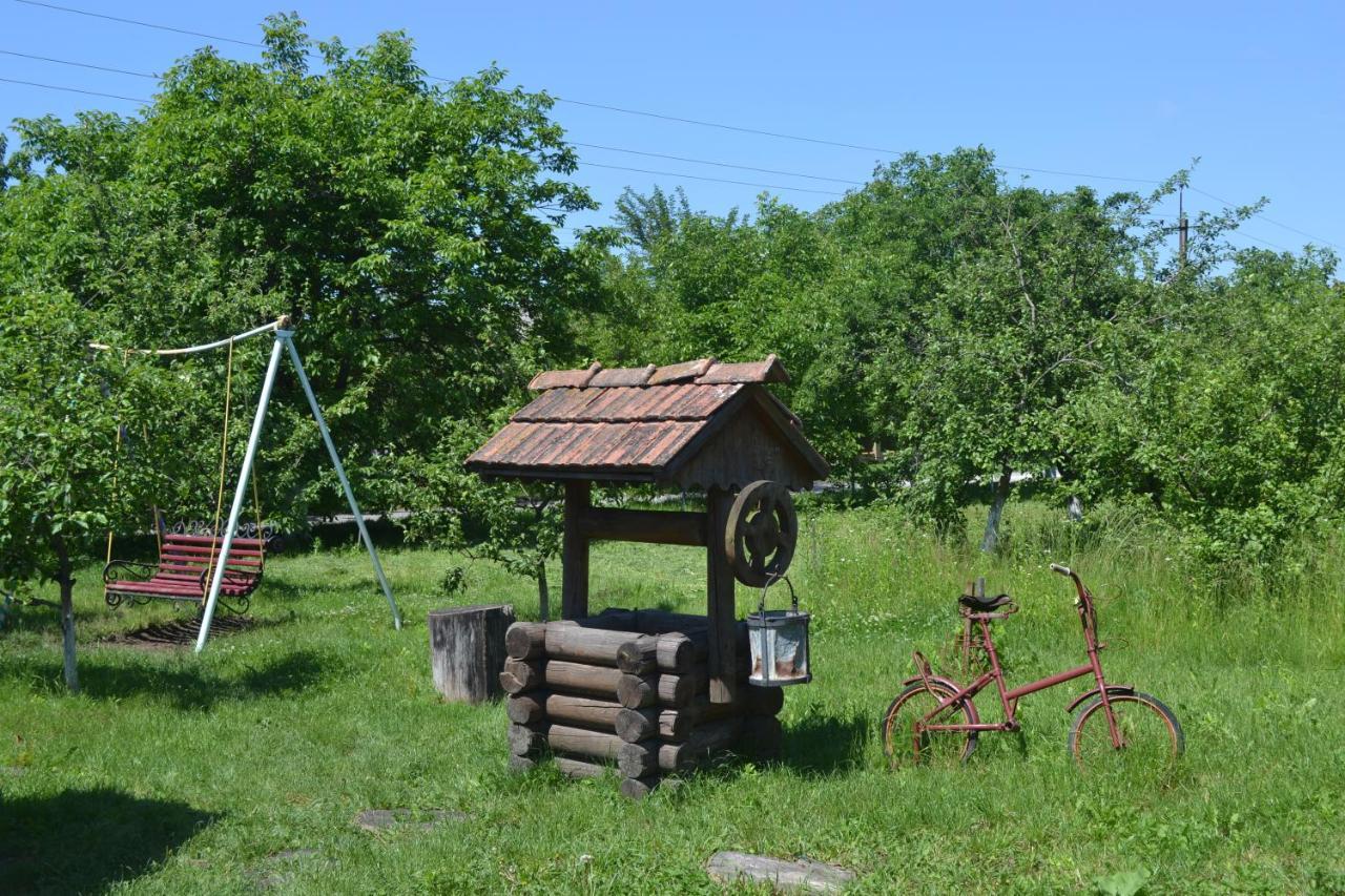Лісова Пісня Апартаменти Husyatyn Exterior photo