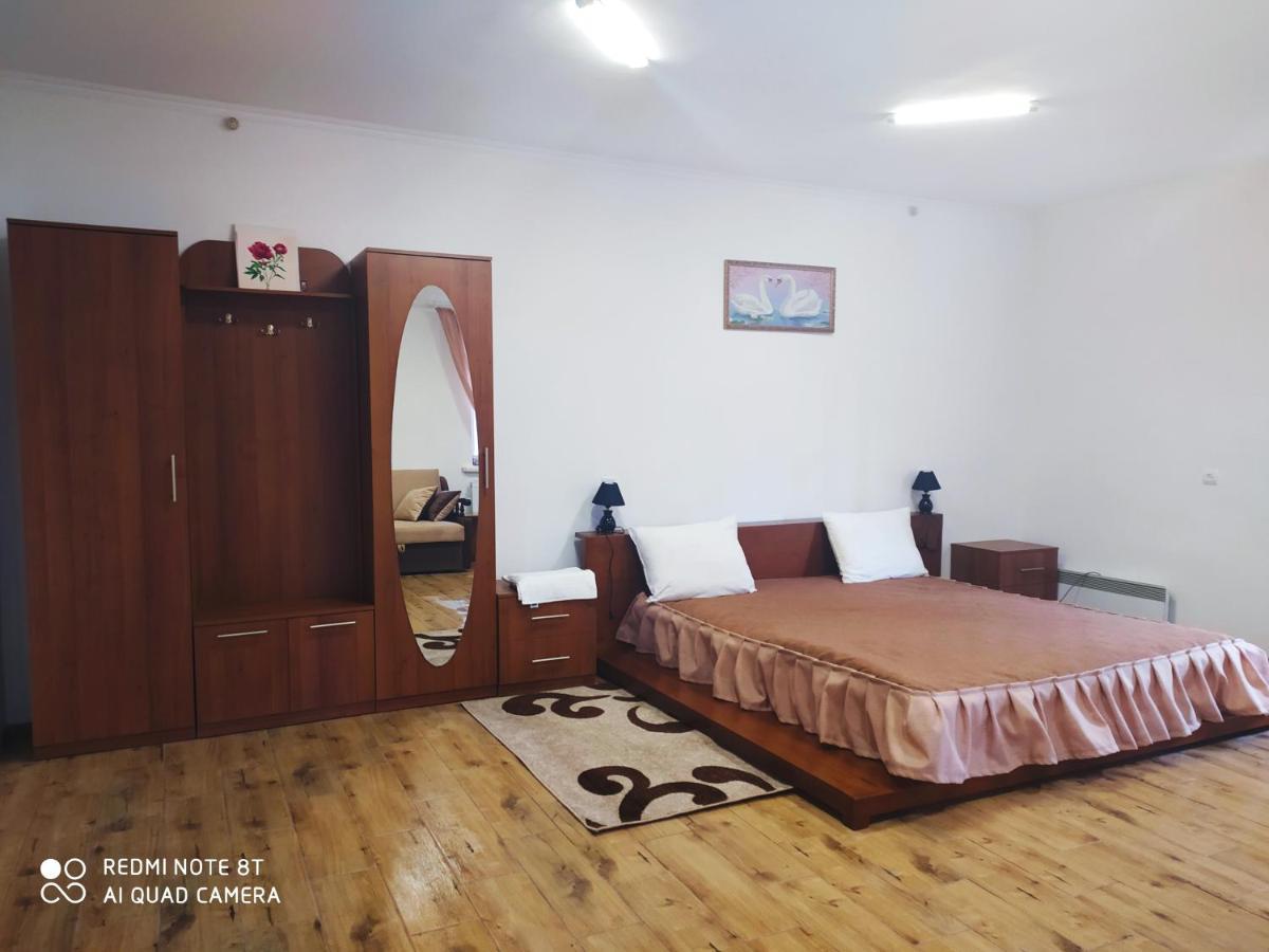 Лісова Пісня Апартаменти Husyatyn Exterior photo
